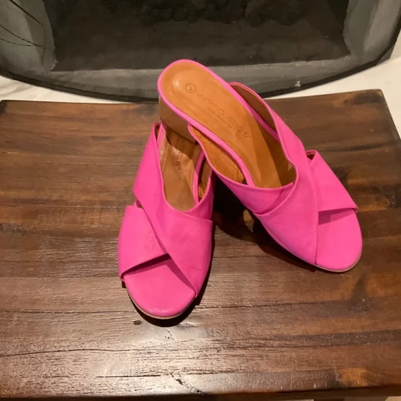 Unity in Diversity Erica Slide Sandal Pink size 8 - 8.5 - Picture 8 of 8